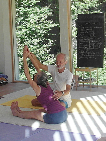 Yogaübung zur Förderung von aktiver Dynamik